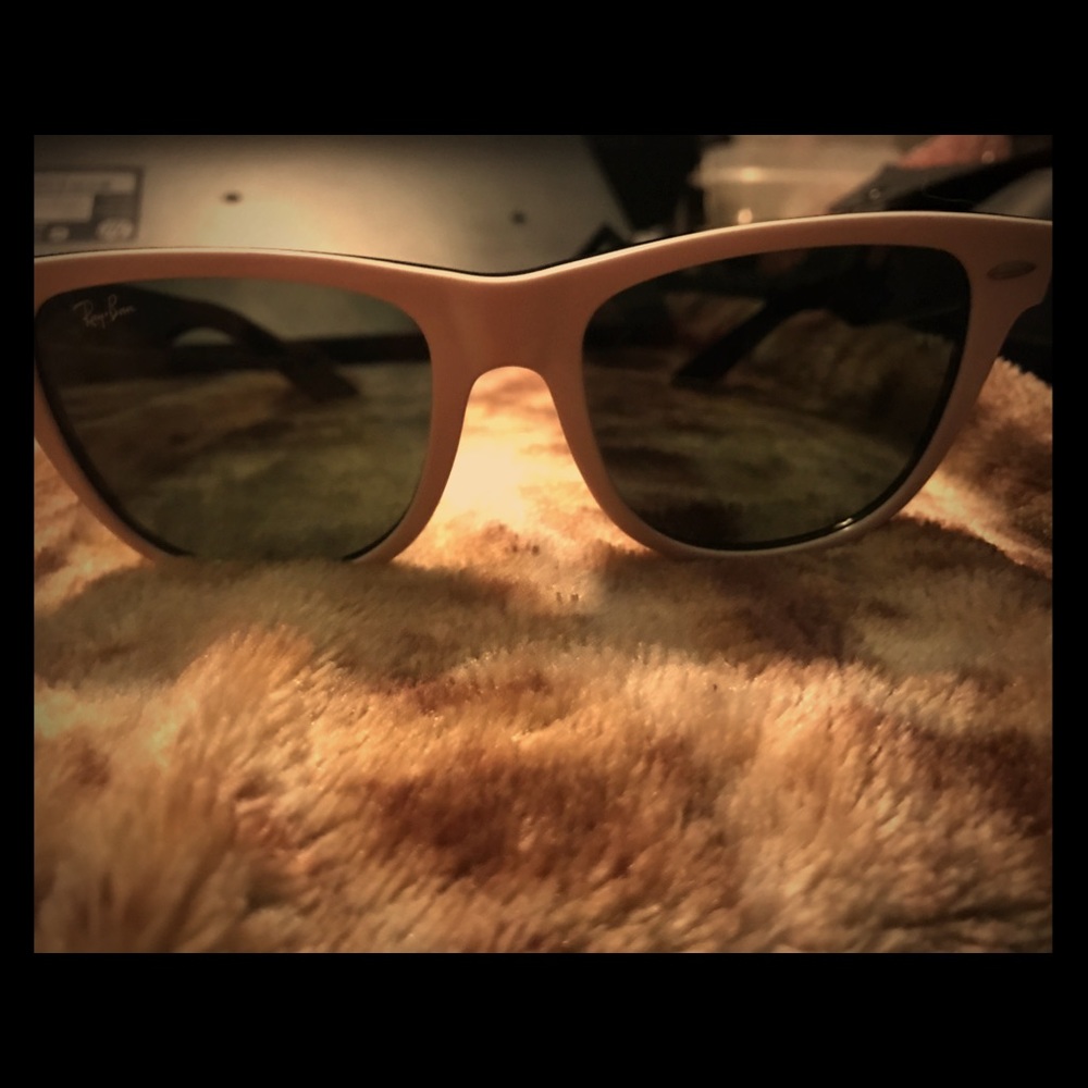 Ray bans vintage Wayfairs good shape.